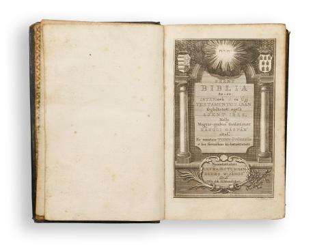 Szent Biblia...Melly Magyar-nyelvre fordittatott Karoli Gaspar altal. Es mostan tizen-ötödször e’ kis formában kibotsáttatott. 1765 Ultrajectum 