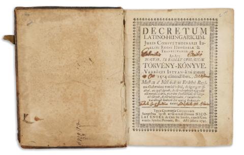 Werbőczi István: Decretum Latino-Hungaricum. Sive Tripartitum opus juris consuetudinarii... Regni Hungariae et Transilvaniae, ac Partium Eidem Subjectarum... Az az, Magyar és Erdély Országnak három részre osztott törvény könyve  [Csíksomlyó], 1745. Typis Conv. Csikiensis.  