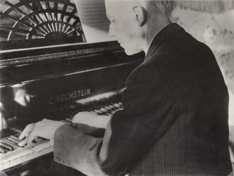 Kálmán Kata fényképész Bartók Béla zongoraművész-zeneszerző portréfotója 1936  