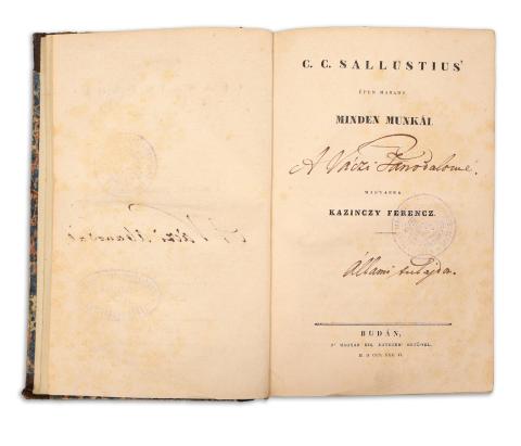 Sallustius C(rispus) C(aius) [Kazinczy Ferenc ford.]: Romai classicusok magyar fordításban. Első kötet. Sallustius Kazinczytól 1836 Budán, magyar kir. egyetem 