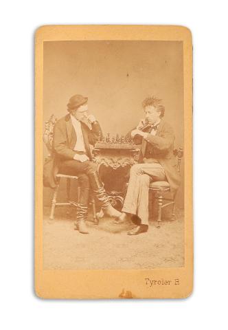 Sakkozók. Tyroler műtermi felvétele vizitkártyán 1865 Esztergom 