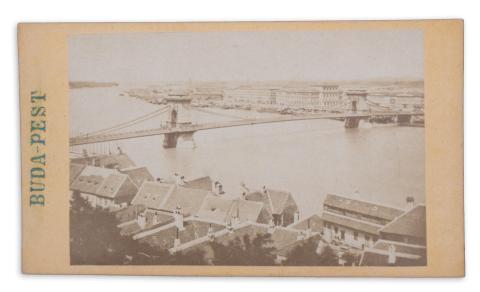 Zograf & Zinsler: A Lánchíd a és fővárosi Dunapart egy része. Fénykép 1870 körül.   
