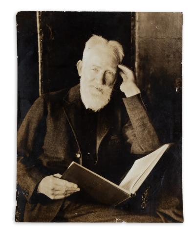 Muray, Nickolas : George Bernard Shaw ülő alakos képe 1926  