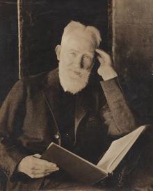 Shaw, George Bernard drámaíró ülő alakos képe.