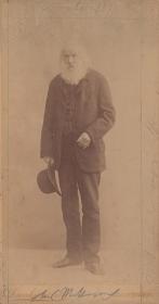 Brassai Sámuel (1797-1897) nyelvész, természettudós, az "utolsó erdélyi polihisztor" időskori, álló alakos fényképe.