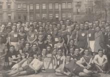 Sportolók csoportképe 1919. május elsején.